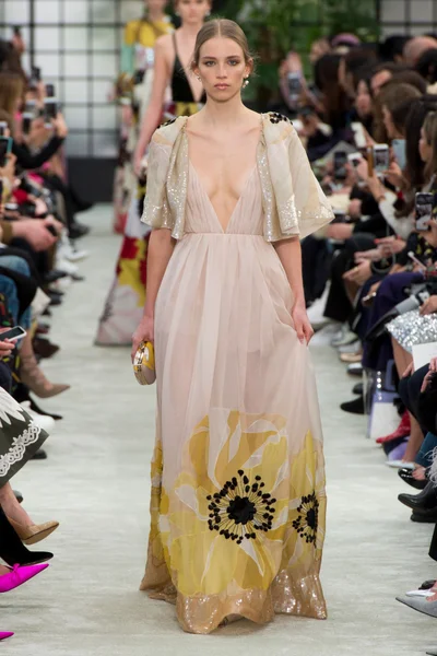 Look 64